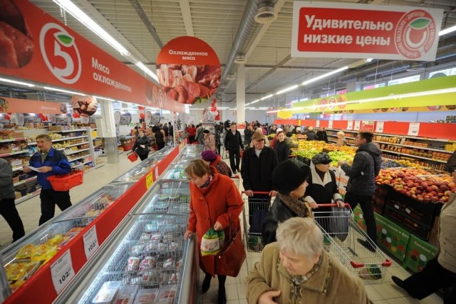 ФАС обязала "Магнит" и "Пятерочку" снизить цены на продукты в Подмосковье