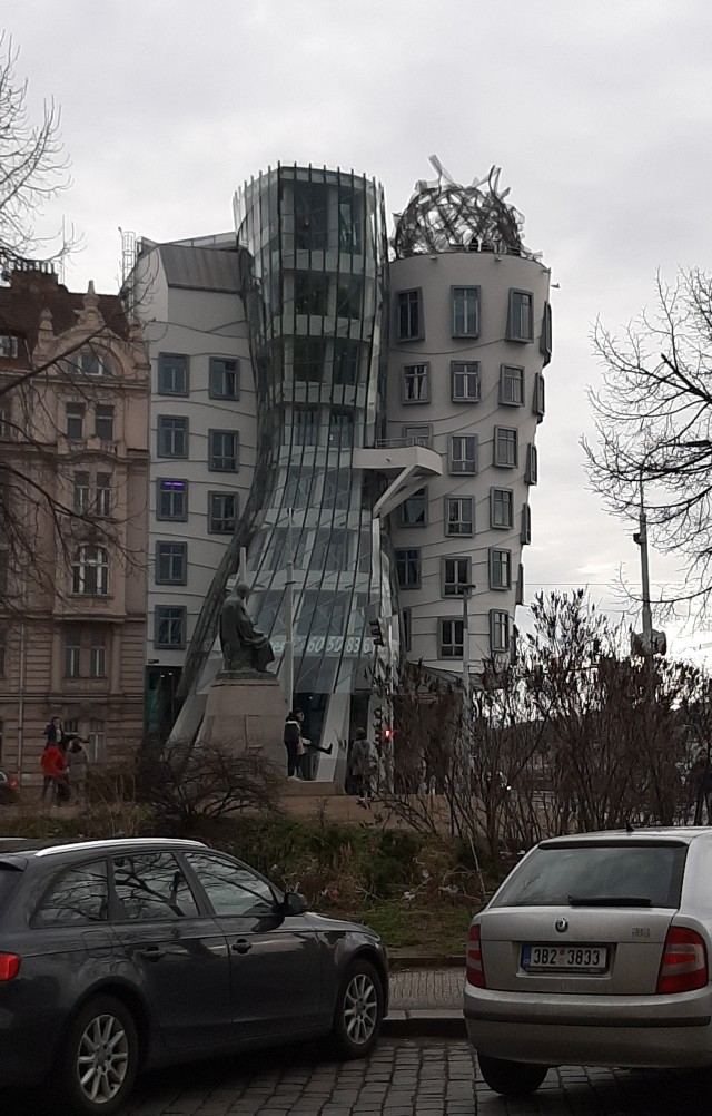 Есть строители? Что с домом?