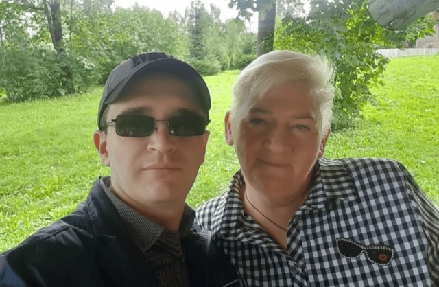 «Завалил меня словно лев антилопу»: как выглядят двое темнокожих сыновей российской пенсионерки от молодого африканского принца