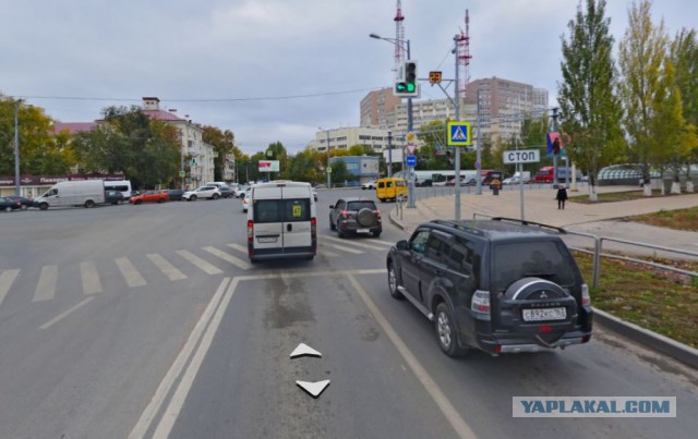 Шла с ребенком по тротуару, погибла