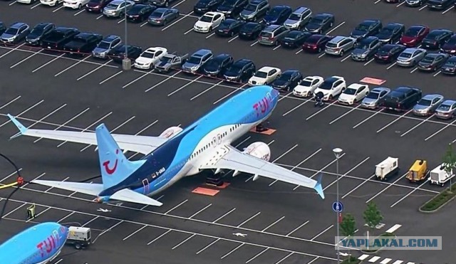 Boeing из-за затоваривания стал ставить самолеты на автомобильную парковку