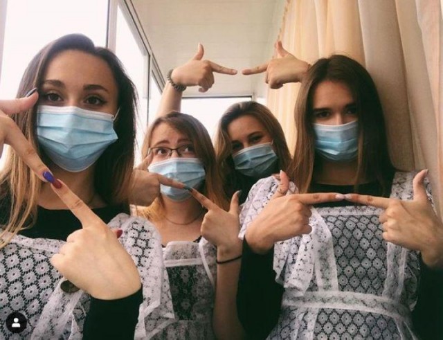 Бантики и маски: выпускной в эпоху коронавируса