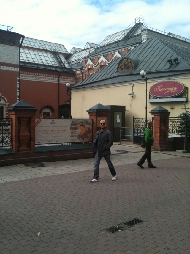 Стэтхэм гуляет по Москве?