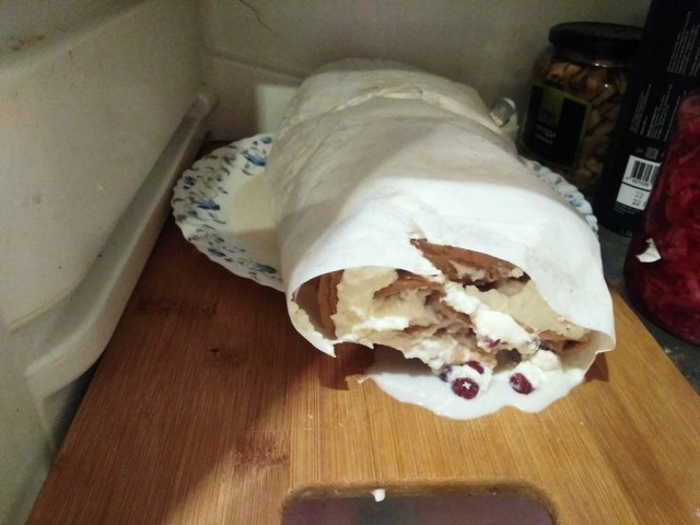 Рулет меренговый