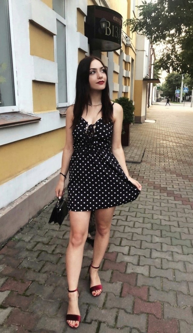 Девушки в маленьких чёрных платьях