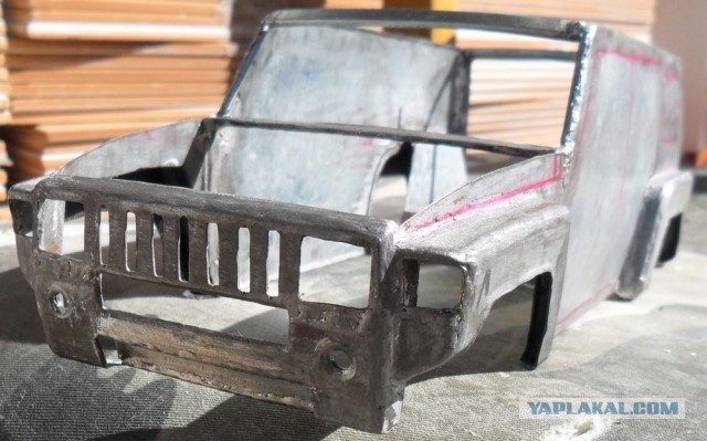 Автомодель Hummer H3 из жести