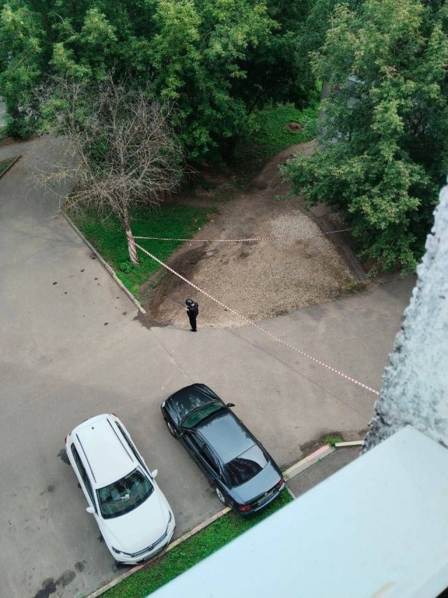 В подмосковном Ногинске во дворе жилого дома на Краснослободской улице обнаружили предмет, похожий на гранату