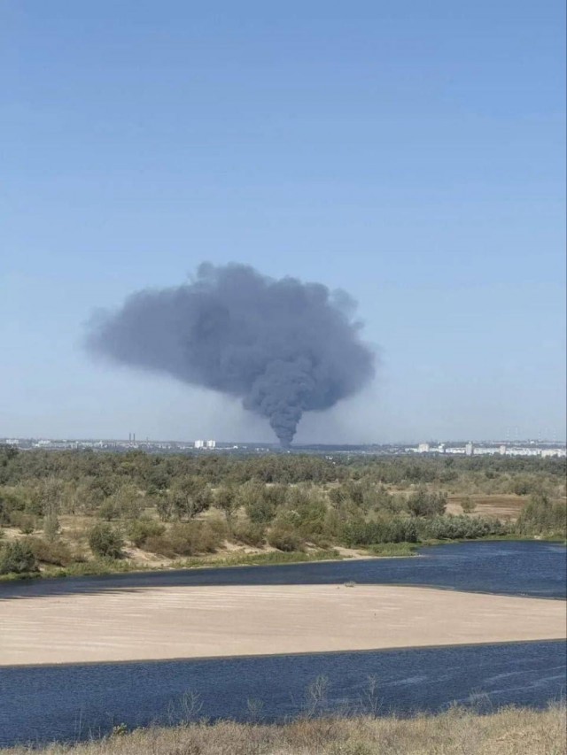 Пожар возник на рынке в Тракторозаводском районе Волгограда,