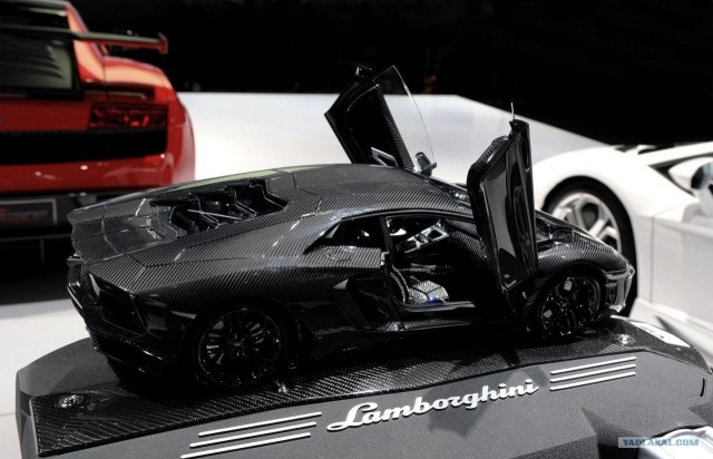 Lamborghini Aventador в масштабе 1:8