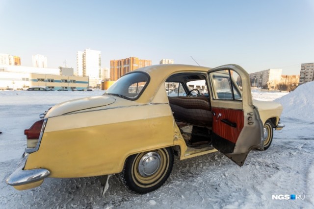 «Лет пять стояла в огороде». Сибиряк за 15 тысяч купил «Волгу» 1965 года и ездит на ней на работу