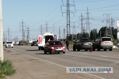 Сотрудница ФСБ по Челябинской области сбила врача на пешеходном переходе.