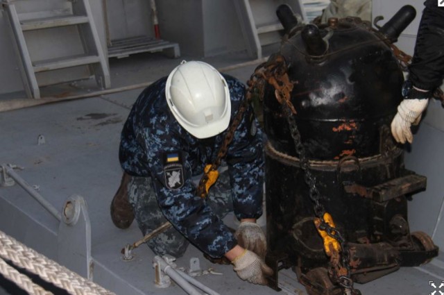 Морская мина, установленная на одной из улиц Мариуполя