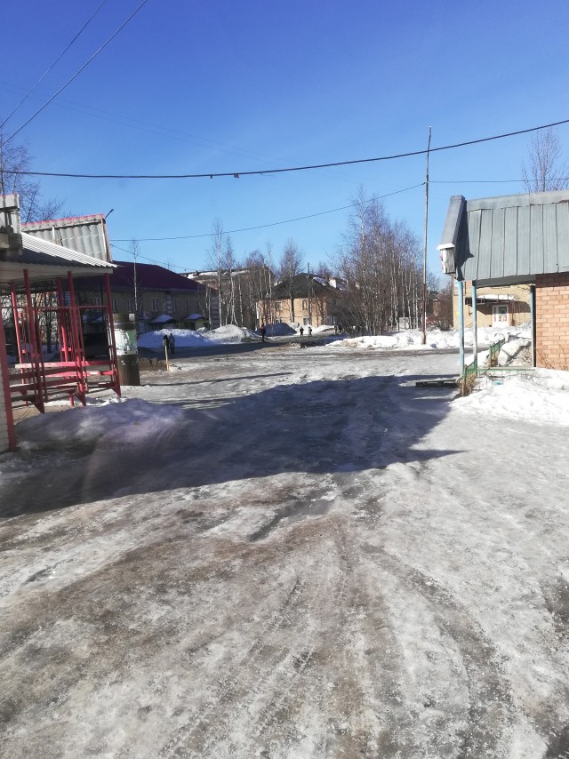 А что у нас там за городом происходит, так сказать, на свежем воздухе? Чем девушки и женщины занимаются?
