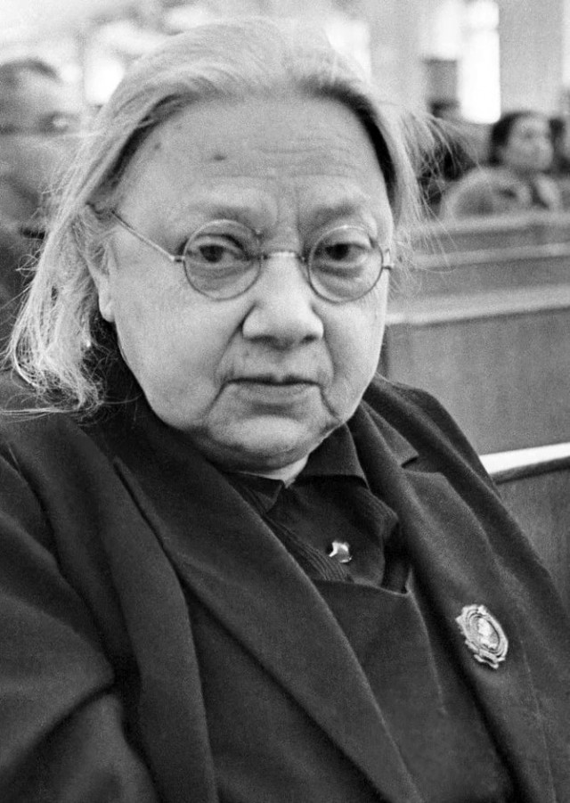 "В некоторых школьных классах каждый пятый не говорит на русском" - заявил Медведев