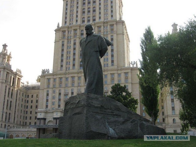 Во Львовской области уничтожили все советские памятники