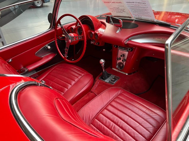 72 года Chevrolet Corvette. Немного красивых фото.