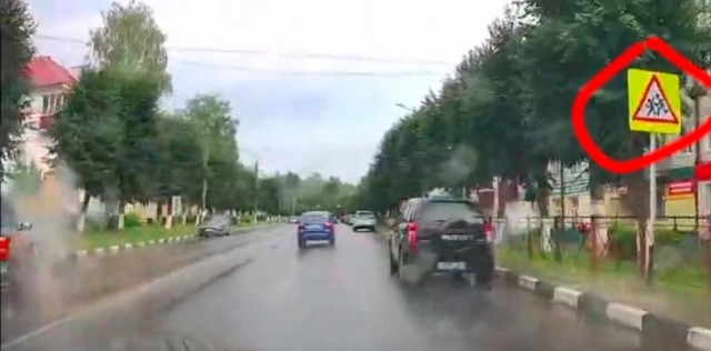 Песня про Алёшу, по радио.