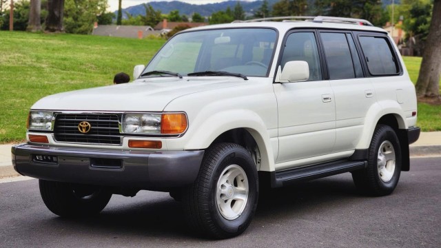 В США на аукцион в "состоянии нового" выставили Toyota Land Cruiser J80 1997 г.в. по цене 130 тысяч USD (11 миллионов рублей)