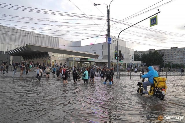 Пакеты на ногах и «воды по колено»
