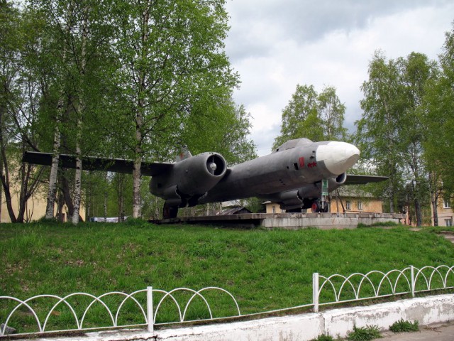 Дарите детям самолёты!