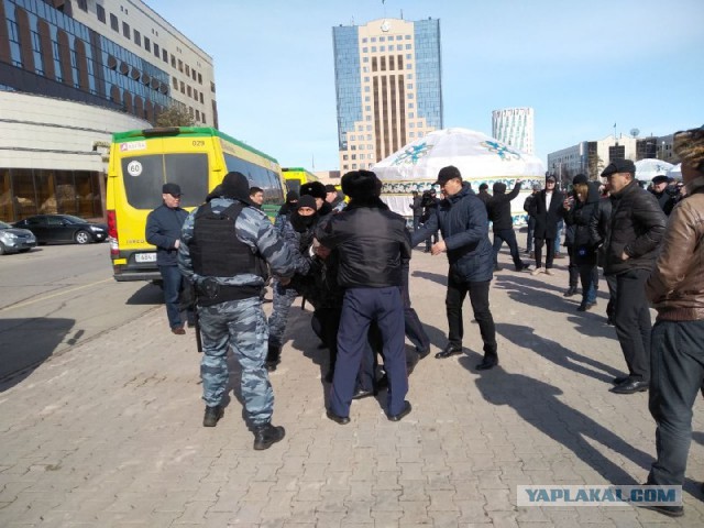 Казахстанцы запротестовали из-за переименования Астаны в честь Назарбаева