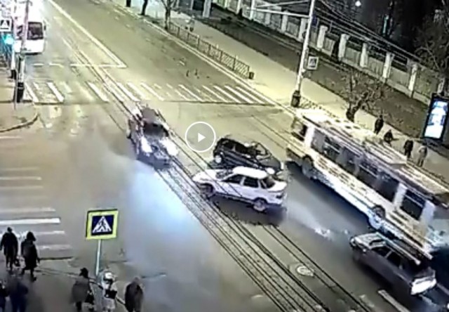 В Тамбове при столкновении трёх машин у Первомайской площади