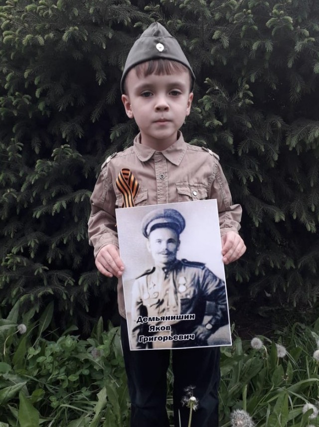Казахстанцы к 9 мая поют Цоя
