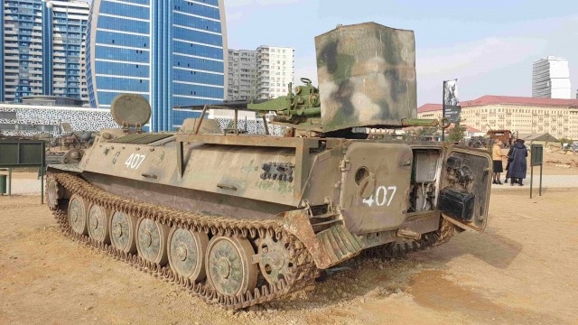 Выставка трофейной военной техники в Баку