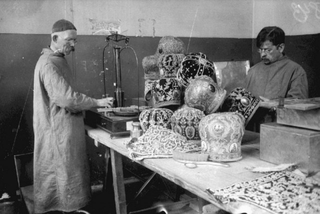 История СССР в головных уборах