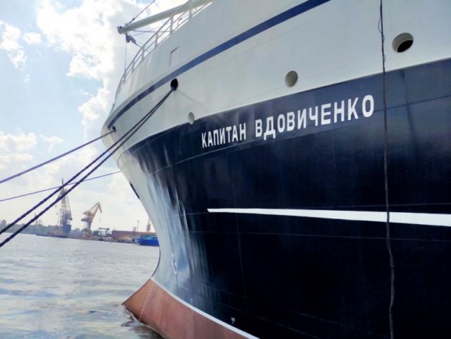Первый супертраулер отправился по Северному морскому пути на промысел в дальневосточные моря