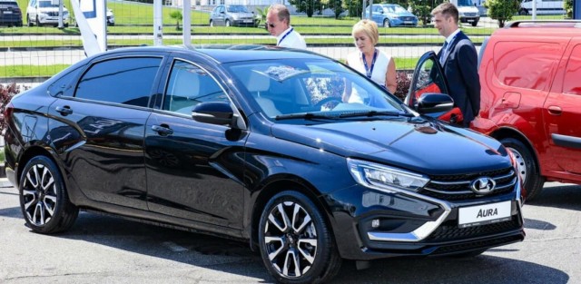 Новая Lada Aura на ПМЭФ не завелась с первого раза