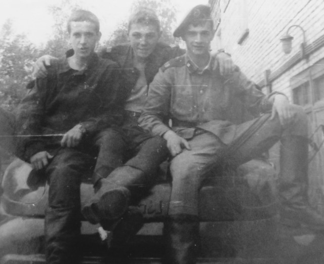 А давайте в честь праздника, выкладывать свои армейские фотки уважаемые яповцы