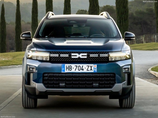 Большой кроссовер Dacia — и один из самых дешёвых на рынке: Bigster поступил в продажу в Европе за 24к. евро (2,2 млн.рублей)