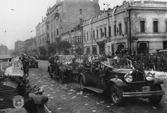 Москва и москвичи. Двадцатый век. 03.08.25