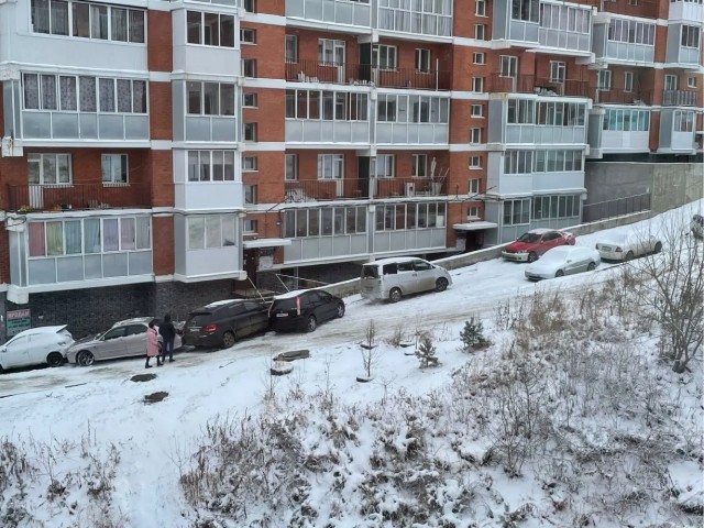 В Иркутске "неожиданно" скользко. Массовое ДТП.