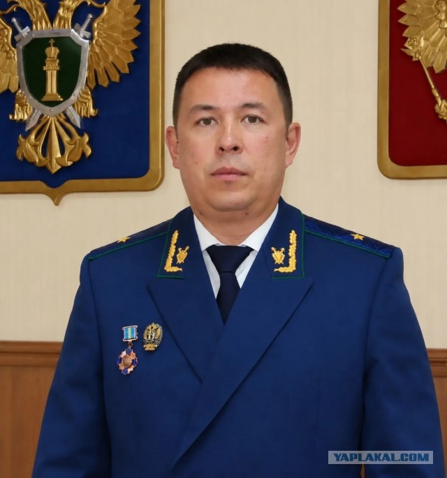 «Ты знаешь, кто я?»: зампрокурора Хакасии Антон Ан за рулем пьяным устроил скандал с ДПС