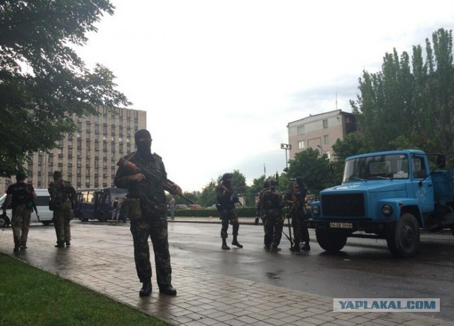 Последствия разграбления "Метро" в Донецке