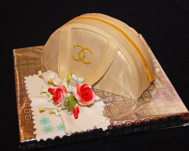 И она его разрезала