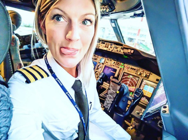 Мария Петтерссон — гламурная девушка-пилот Boeing 737