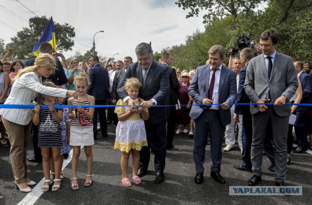 Чиновник обматерил жителей во время торжественного открытия фонаря 