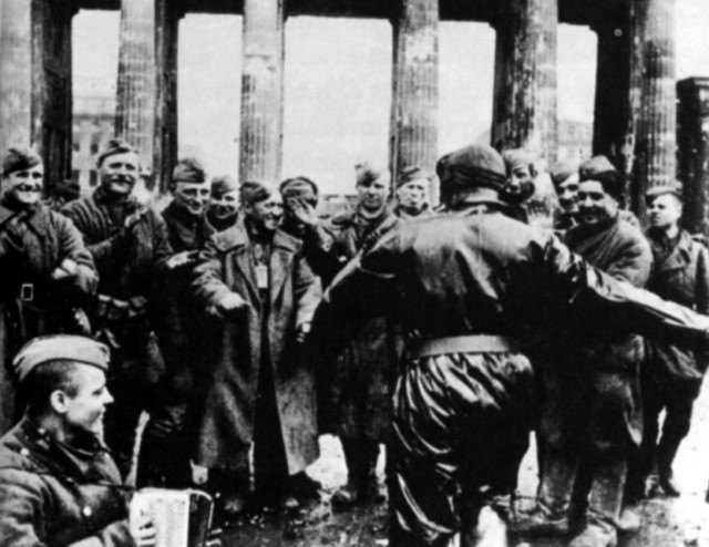 Исторические моменты Победы. Апрель-май 1945г