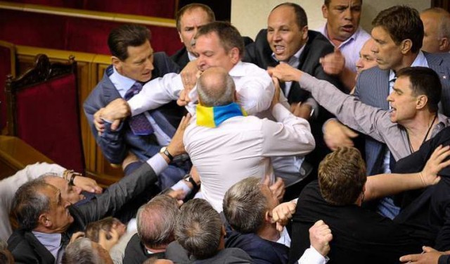Уганда. Парламентские диспуты.