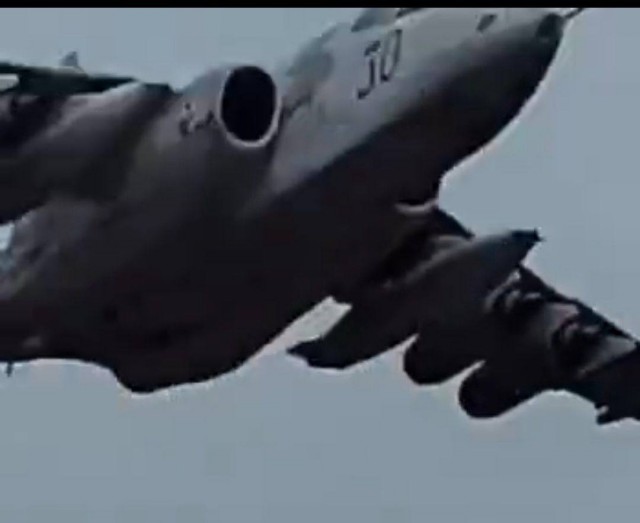 Украинский Су-25 выходит из чата