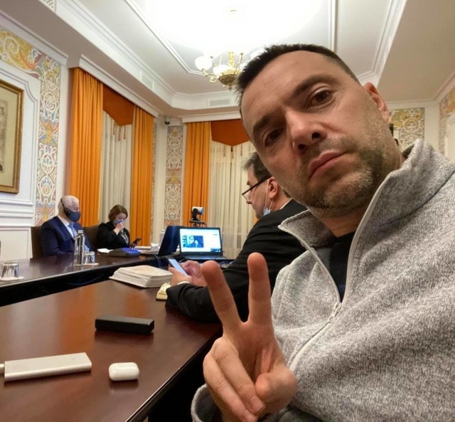 Президент Зеленский критикует Запад за отсутствие единства в вопросе о степени поддержки Украины