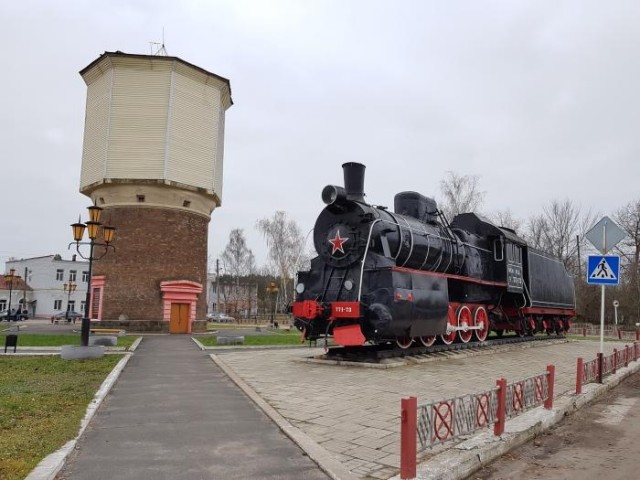 Памятник паровозу