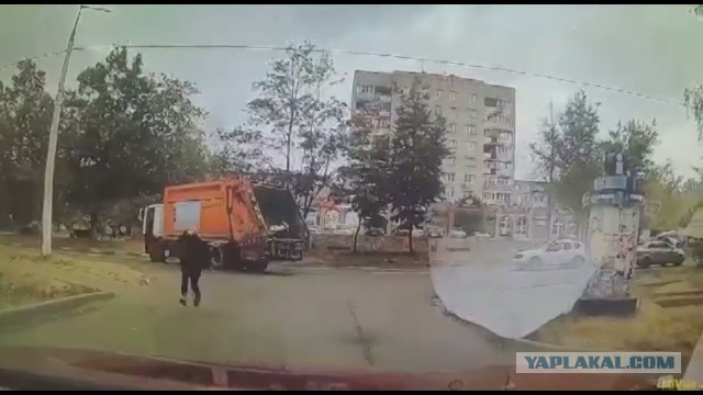 Более восьми тысяч человек выступили в защиту сбившего девочек в Истре водителя мусоровоза