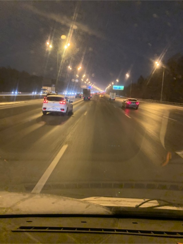 На одном из крупнейших рынков Москвы «Садовод» начался пожар