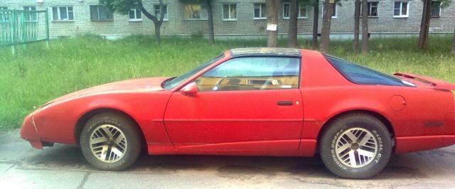 Икона стиля. Вспоминаем популярные авто со «слепыми» фарами