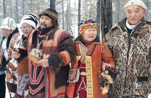 Почему у индейцев обычно не растут бороды и усы?