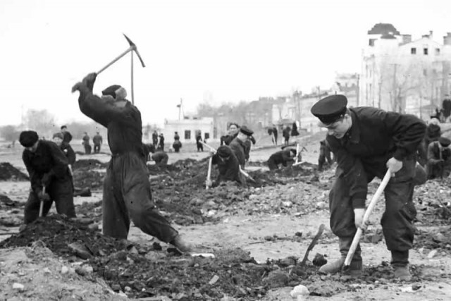 Пушечные ядра и грибы: Подземная река Плюснинка под Уссурийским бульваром